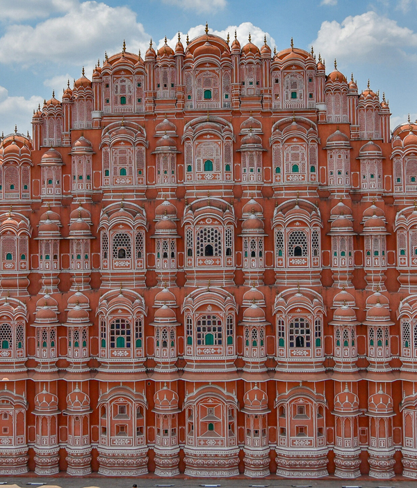 Jaipur sightseeing tour by Force Urbania